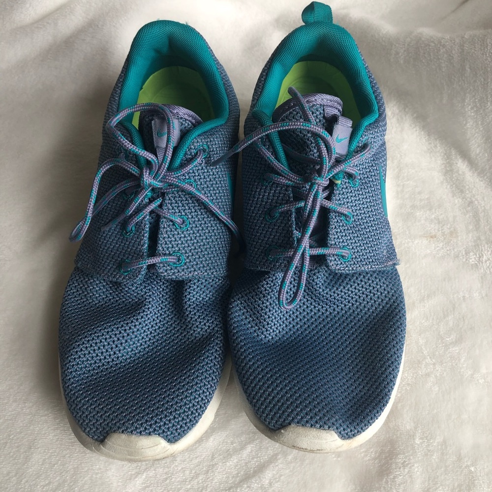 Nike - Picture 2 of 4